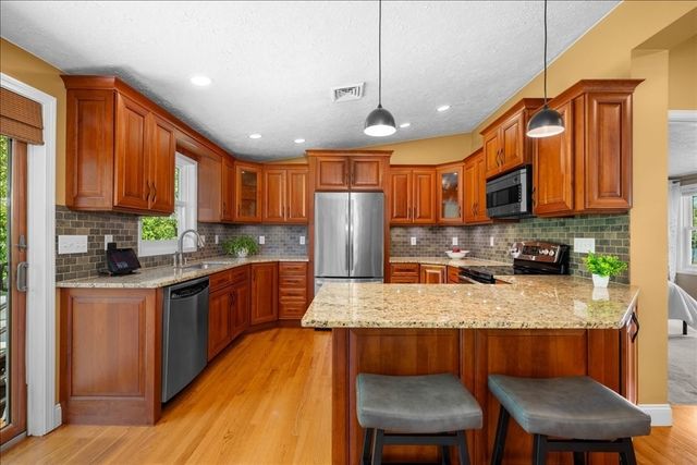 96 Ridge Rd, Northborough, MA 01532
