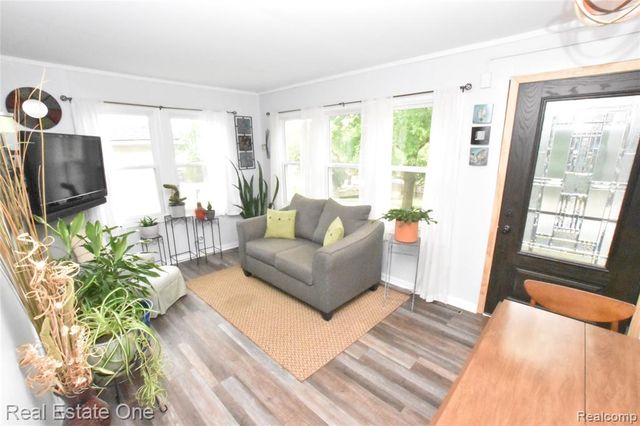 763 S Winding Drive, Waterford, MI 48328