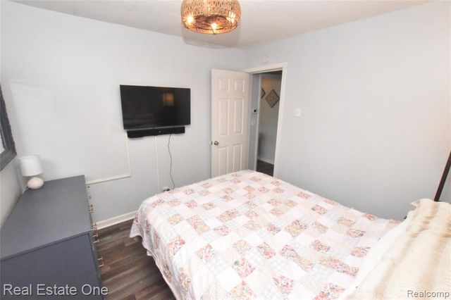 763 S Winding Drive, Waterford, MI 48328