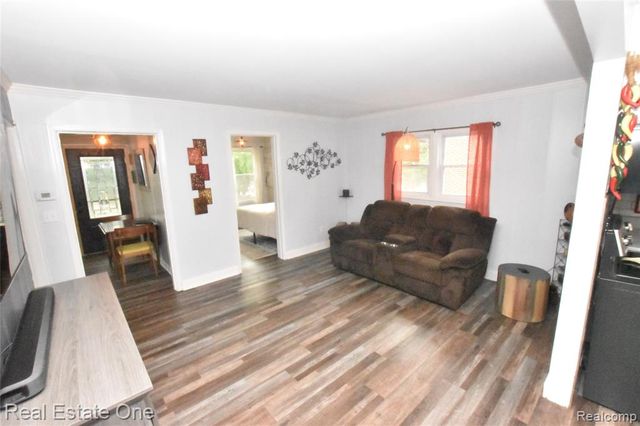763 S Winding Drive, Waterford, MI 48328