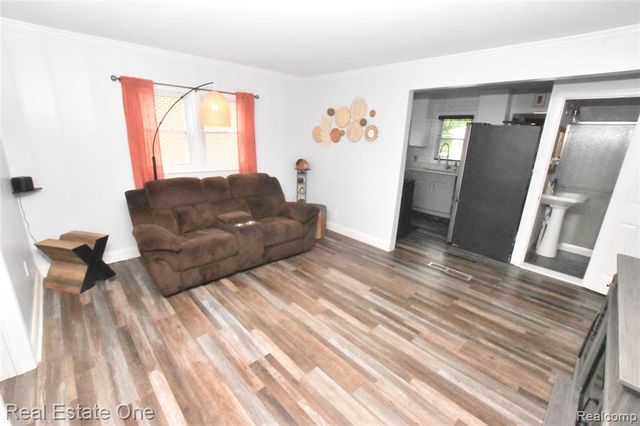 763 S Winding Drive, Waterford, MI 48328