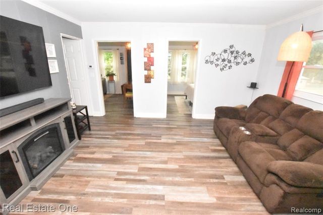 763 S Winding Drive, Waterford, MI 48328