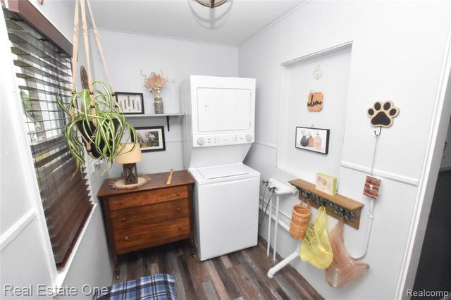 763 S Winding Drive, Waterford, MI 48328