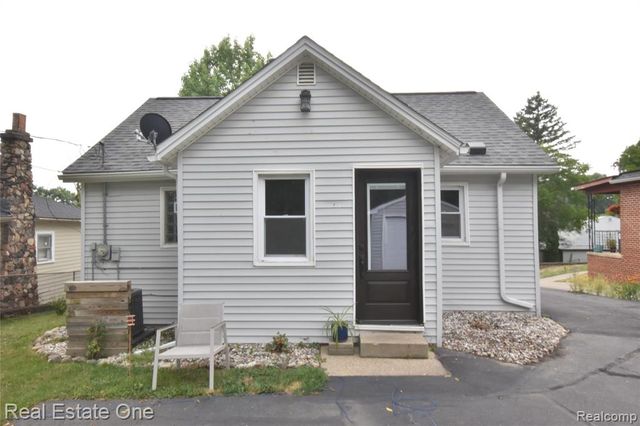 763 S Winding Drive, Waterford, MI 48328