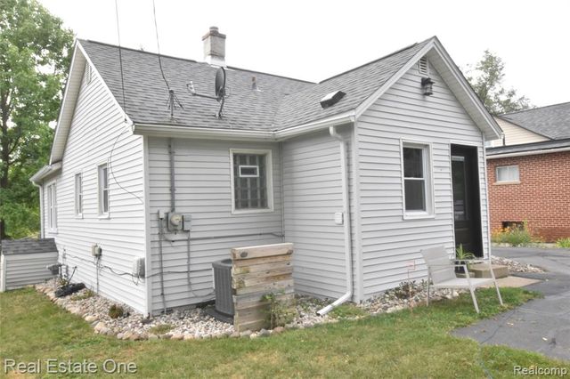 763 S Winding Drive, Waterford, MI 48328