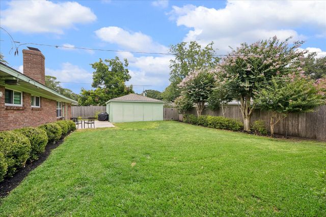 8114 Twin Hills Drive, Houston, TX 77071