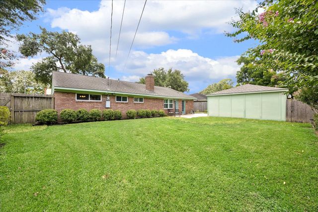 8114 Twin Hills Drive, Houston, TX 77071