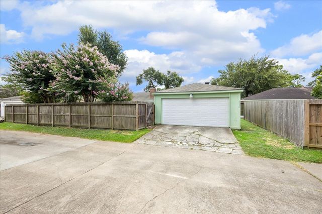 8114 Twin Hills Drive, Houston, TX 77071