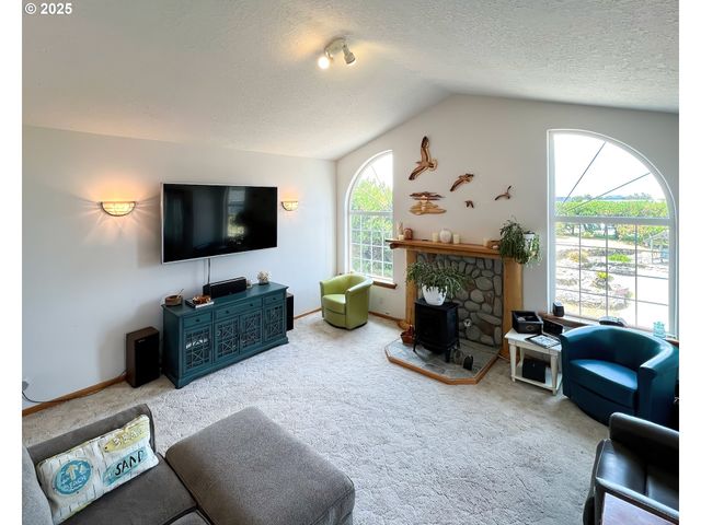 30517 K Pl, Ocean Park, WA 98640