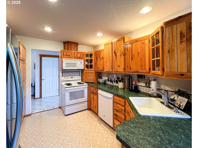 30517 K Pl, Ocean Park, WA 98640