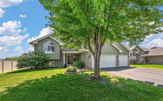 1106 Maplewood Avenue SW, Isanti, MN 55040