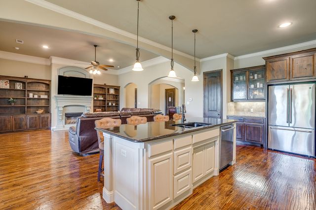 190 Ethan Drive, Hudson Oaks, TX 76087