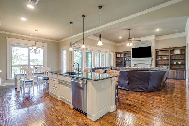 190 Ethan Drive, Hudson Oaks, TX 76087