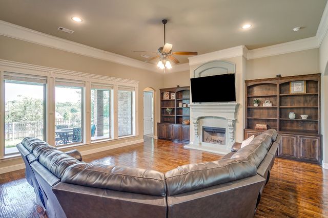 190 Ethan Drive, Hudson Oaks, TX 76087