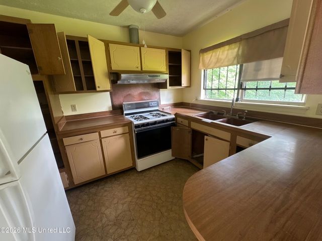 2002 Queensroad Avenue, Jackson, MS 39213