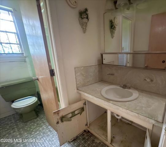 2002 Queensroad Avenue, Jackson, MS 39213