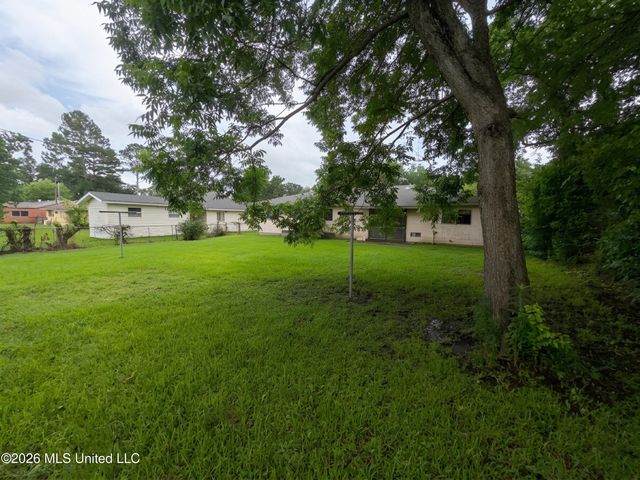 2002 Queensroad Avenue, Jackson, MS 39213