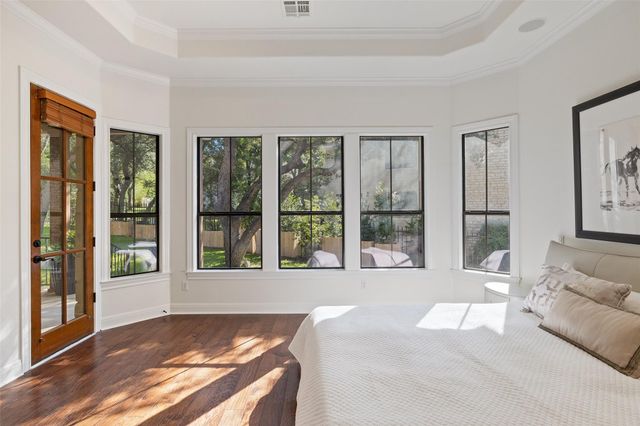 41 Tiburon DR, The Hills, TX 78738