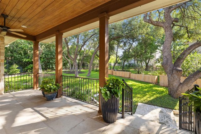 41 Tiburon DR, The Hills, TX 78738
