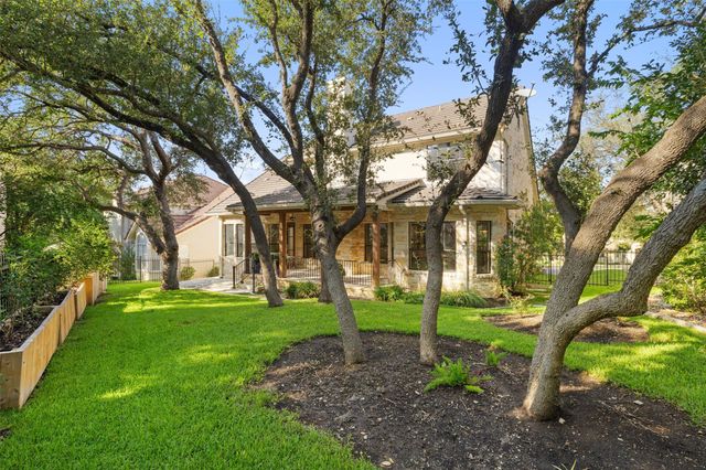 41 Tiburon DR, The Hills, TX 78738
