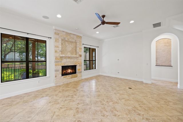 41 Tiburon DR, The Hills, TX 78738