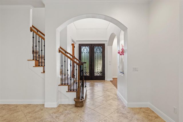 41 Tiburon DR, The Hills, TX 78738