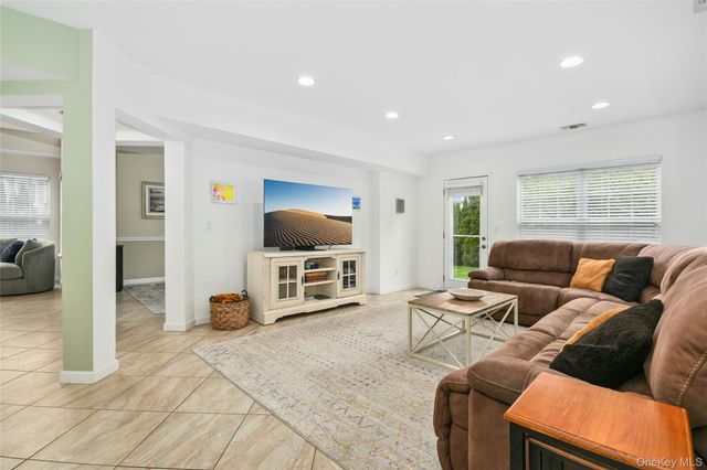1 Ariel Drive, Middle Island, NY 11953