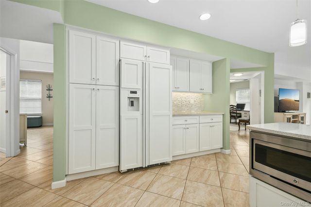 1 Ariel Drive, Middle Island, NY 11953