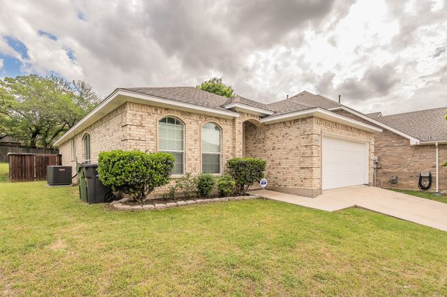 2301 Springmere Drive, Arlington, TX 76012