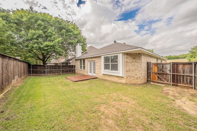 2301 Springmere Drive, Arlington, TX 76012