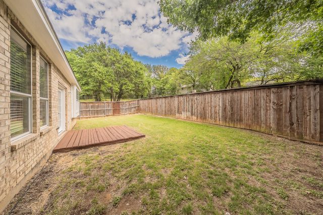 2301 Springmere Drive, Arlington, TX 76012