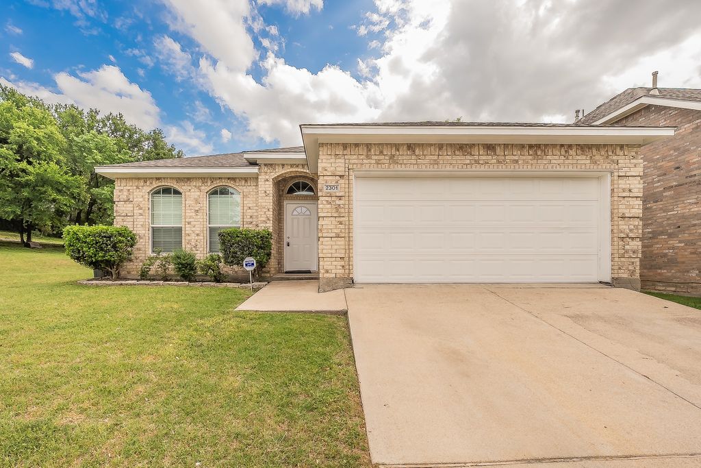 2301 Springmere Drive, Arlington, TX 76012