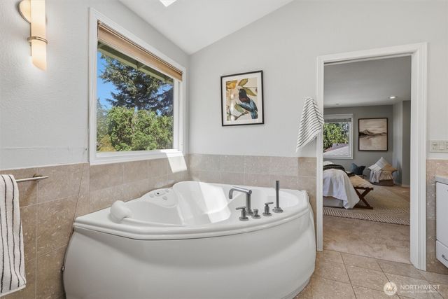 2209 W Lake Sammamish Parkway NE, Redmond, WA 98052
