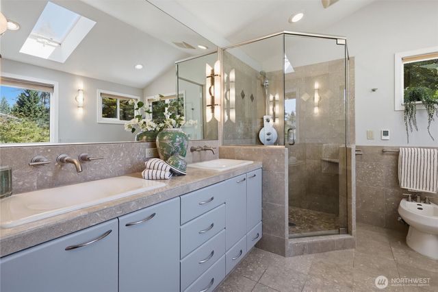 2209 W Lake Sammamish Parkway NE, Redmond, WA 98052