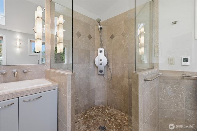 2209 W Lake Sammamish Parkway NE, Redmond, WA 98052
