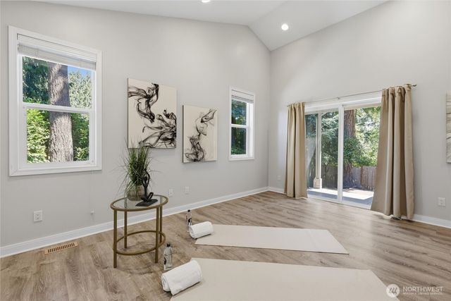 2209 W Lake Sammamish Parkway NE, Redmond, WA 98052