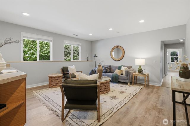 2209 W Lake Sammamish Parkway NE, Redmond, WA 98052