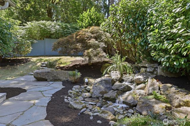 2209 W Lake Sammamish Parkway NE, Redmond, WA 98052