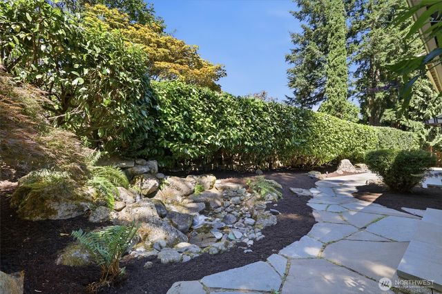 2209 W Lake Sammamish Parkway NE, Redmond, WA 98052