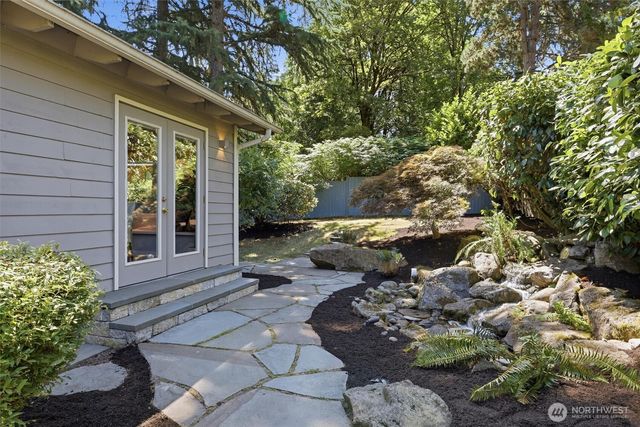 2209 W Lake Sammamish Parkway NE, Redmond, WA 98052