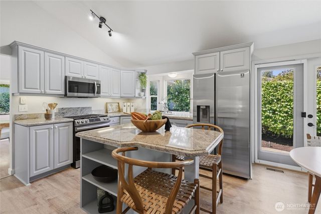 2209 W Lake Sammamish Parkway NE, Redmond, WA 98052