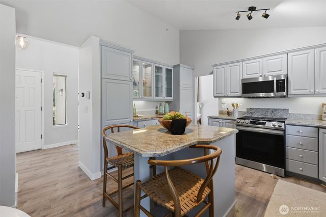 2209 W Lake Sammamish Parkway NE, Redmond, WA 98052