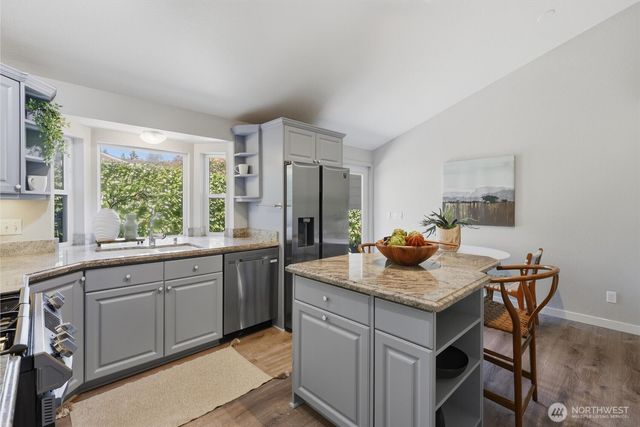 2209 W Lake Sammamish Parkway NE, Redmond, WA 98052