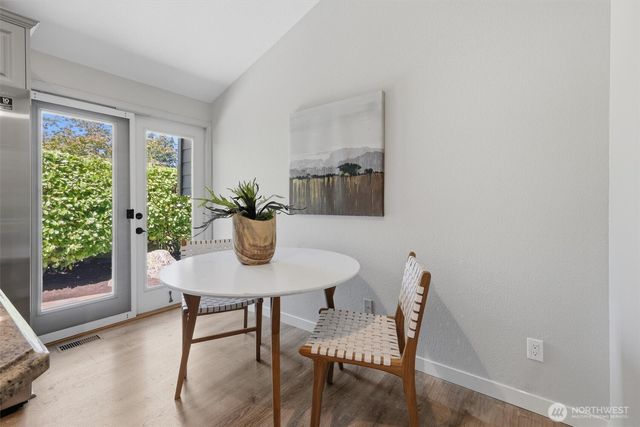 2209 W Lake Sammamish Parkway NE, Redmond, WA 98052