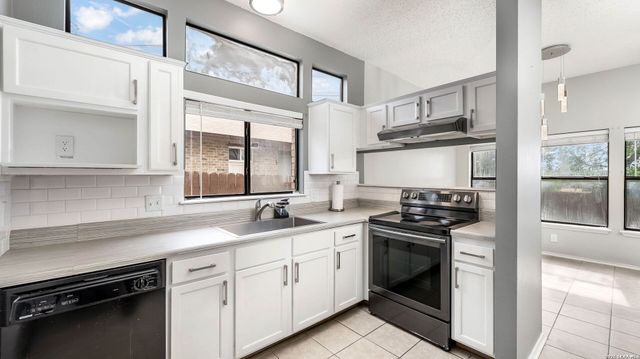 9806 PEBBLE RIDGE DR, Converse, TX 78109