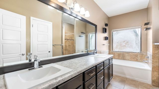 9806 PEBBLE RIDGE DR, Converse, TX 78109