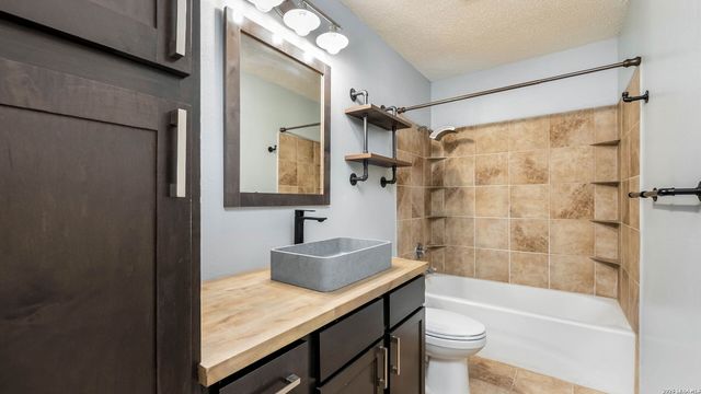 9806 PEBBLE RIDGE DR, Converse, TX 78109