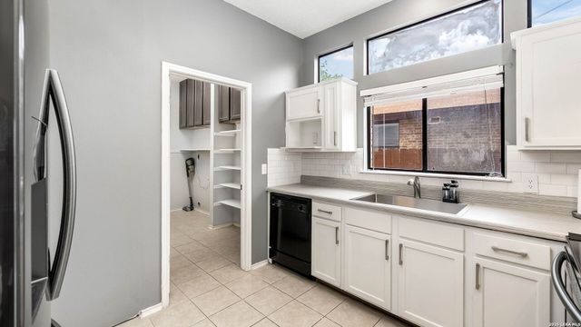 9806 PEBBLE RIDGE DR, Converse, TX 78109