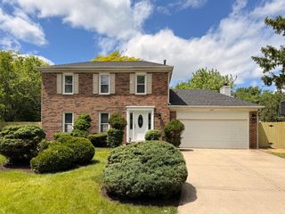 565 Kensington Court, Roselle, IL 60172