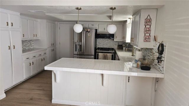 10671 Pinon, Hesperia, CA 92345